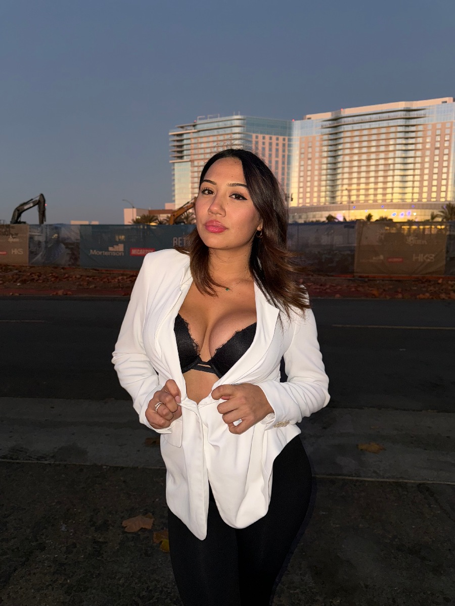 Take a pause and enjoy Ali Cruz — streaming from Izmir