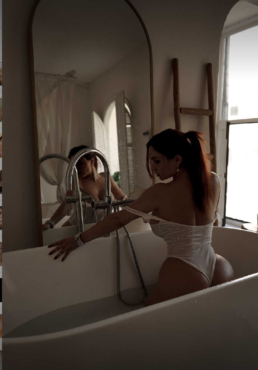 A playful frame from Miranda Faith nude — online in Izmir