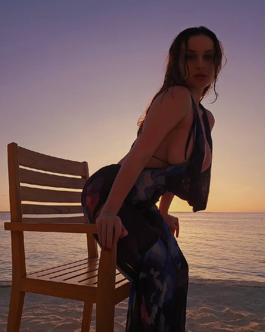 Sexy girl Miranda Faith nude in Izmir