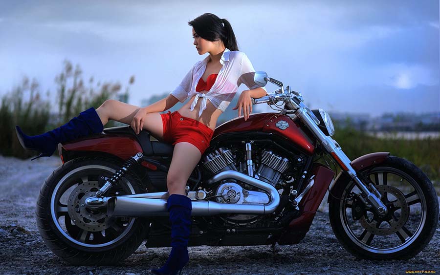 Beautiful girls and motorcycles in Izmir