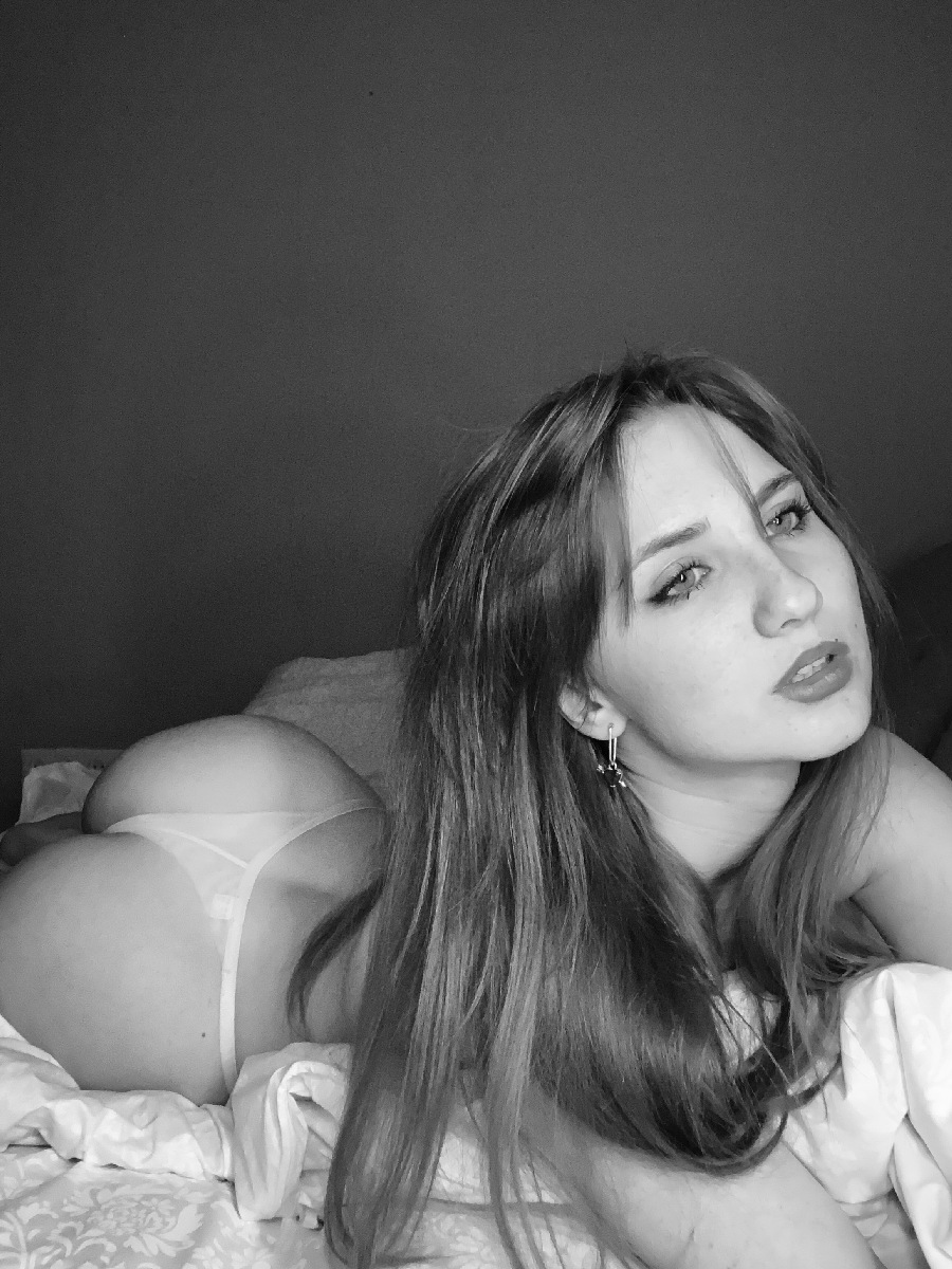 Take a pause and enjoy Nata nude — streaming from Izmir