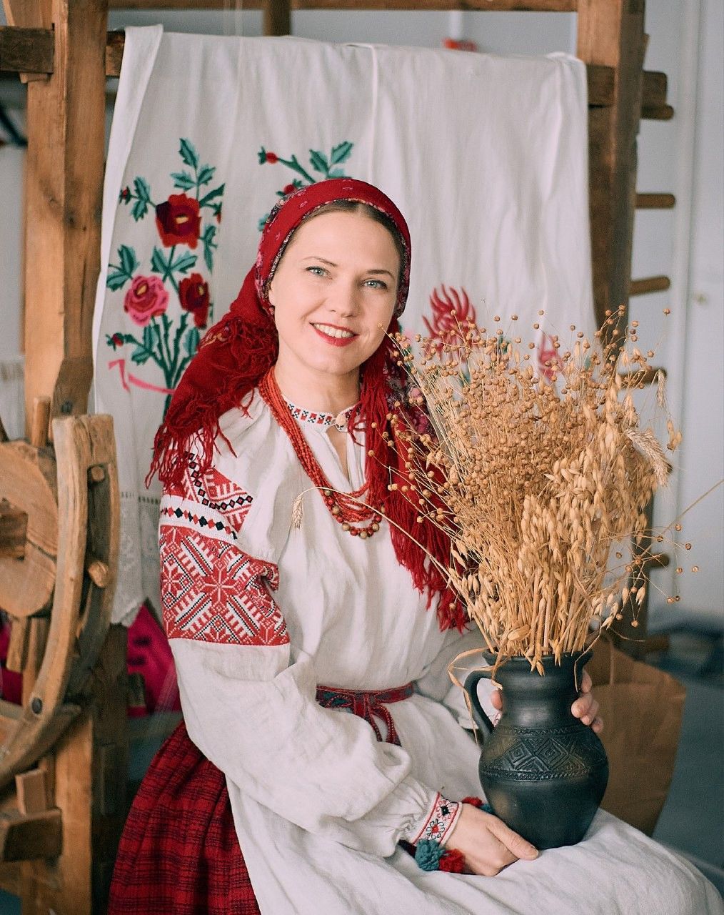Women in Slavic costumes in Izmir