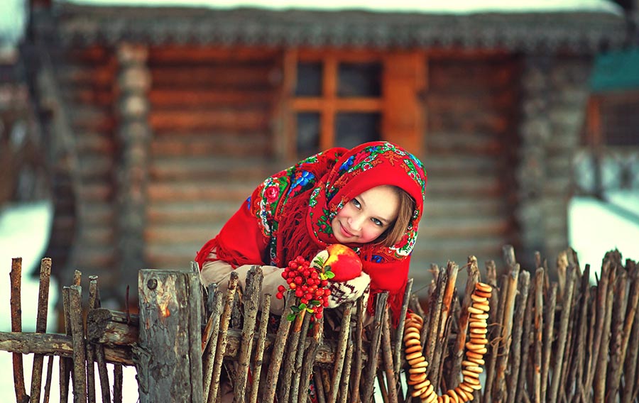 Sexy girl Women in Slavic costumes in Izmir
