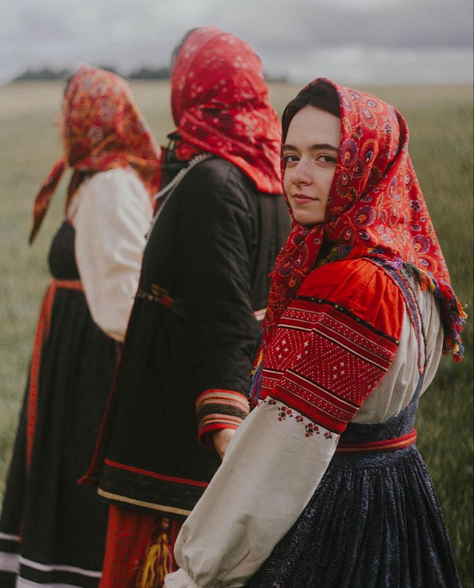 Women in Slavic costumes in Izmir
