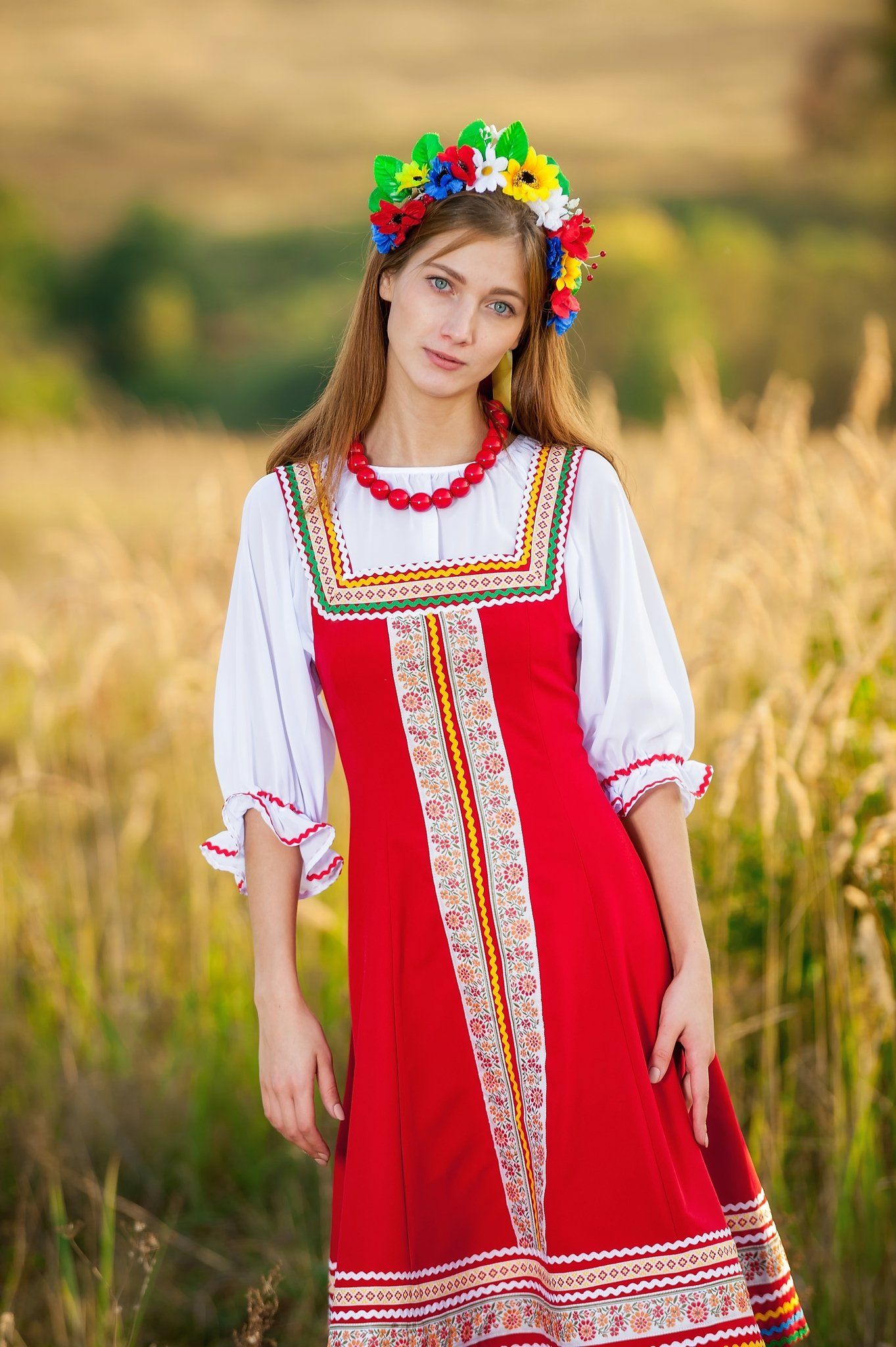 Women in Slavic costumes in Izmir