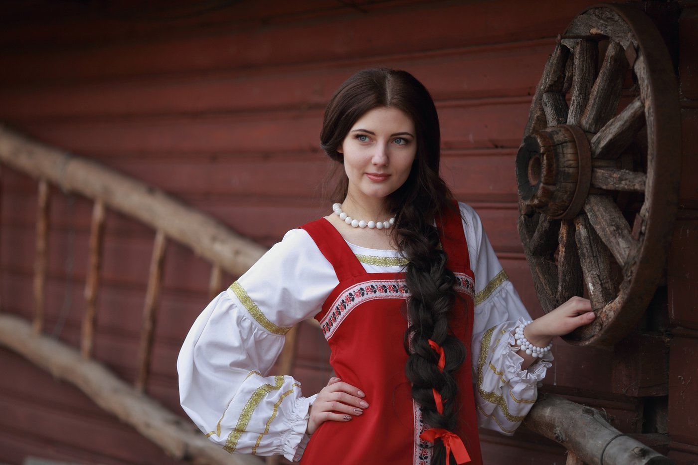 Girls in Slavic costumes in Izmir