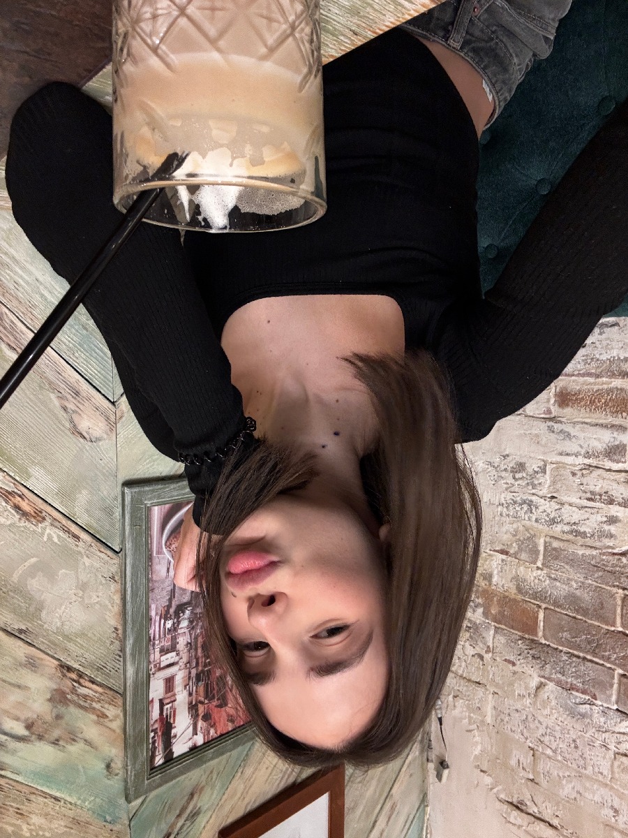 Fresh photos, fresh mood — Tina online in Izmir